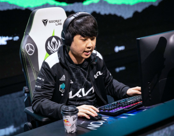 RNG绝杀V5,Peanut完成史诗逆转焦点之战四强赛,留下经典瞬间 RNG绝杀V5,Peanut完成史诗逆转焦点之战四强赛,留下经典瞬间