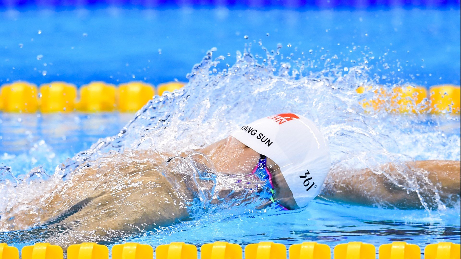 窒息式防守艺术！范弗利特编织天罗地网，热火绝境突围擒新疆