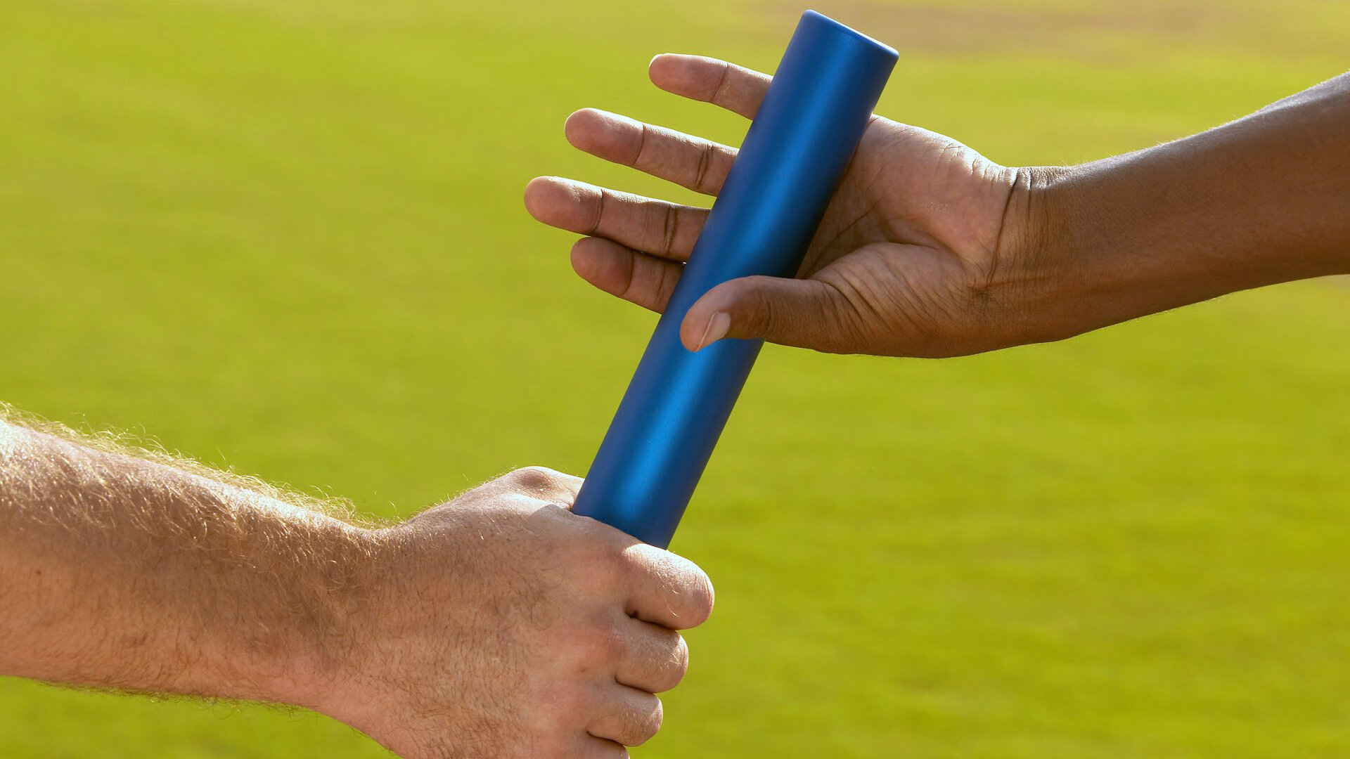 尼克斯鏖战掘金,克莱在F1街道赛接管比赛,跨越赛场的接管者叙事